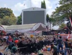 Aksi Tuntut Bupati Pati Mundur Rusuh, Polisi dan Demonstran Bentrok