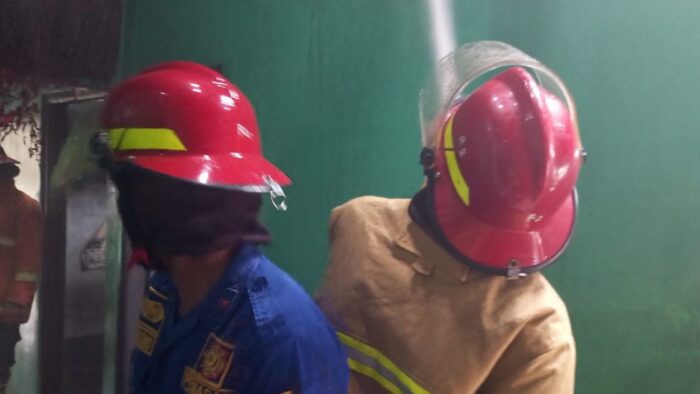 Kebakaran Pemalang akibat rokok saat isi bensin, kios milik warga Bojongnangka hangus terbakar.