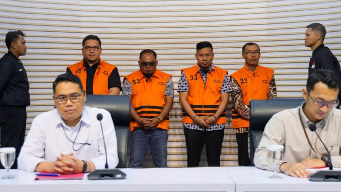 KPK menahan tersangka korupsi dana hibah Jawa Timur 2019–2022.