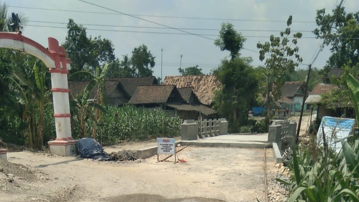 Proyek jalan rigid beton Kedungtuban–Galuk di Blora Jawa Tengah diduga gunakan lapisan pondasi tipis.