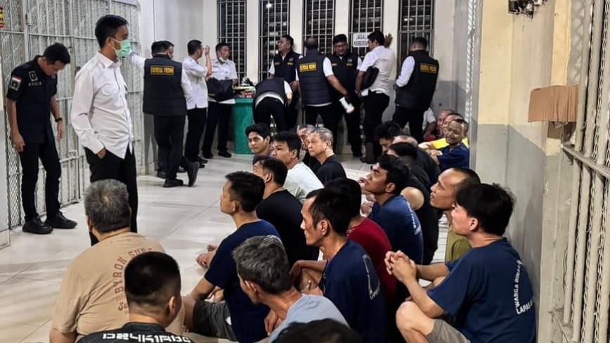 Razia antinarkoba di Lapas Cipinang Jakarta bersama TNI Polri dalam program Zero Halinar.