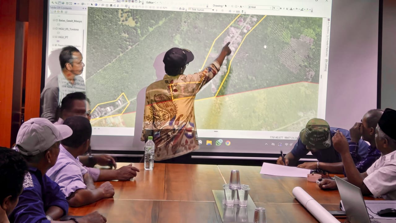 Satgas PKA Sulteng meneliti peta lahan transmigrasi tumpang tindih dengan HGU PT LTT Donggala