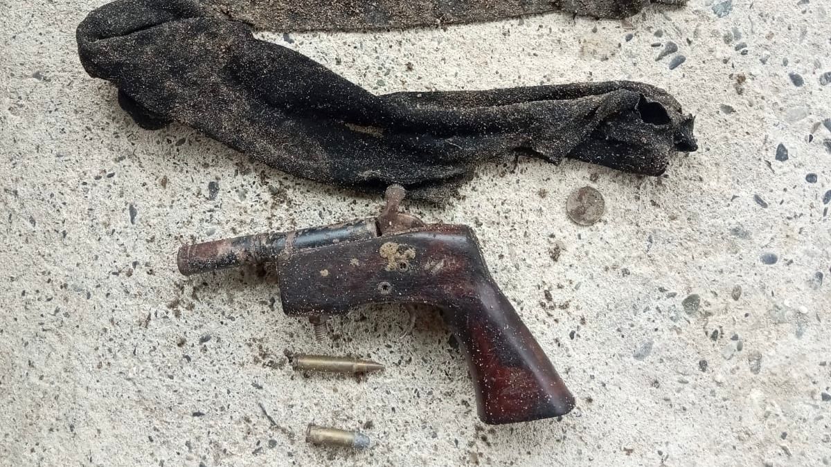 Senjata api rakitan laras pendek temuan warga Parigi Moutong Sulteng saat kerja bakti di Sausu.