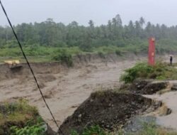 Banjir Donggala: Tiga Rumah Hanyut, Jembatan Terputus