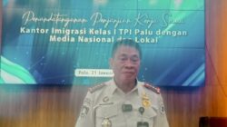 Penandatanganan kerja sama Kantor Imigrasi Kelas I TPI Palu dengan media nasional dan lokal di Palu.