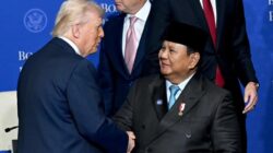 Presiden Prabowo Subianto berjabat tangan dengan Presiden Amerika Serikat dalam forum kerja sama RI-AS di Washington DC